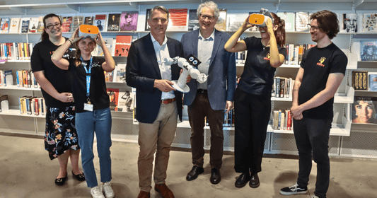 Robots, VR feature in free public classes